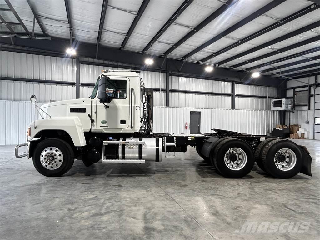 Mack Pinnacle Влекачи