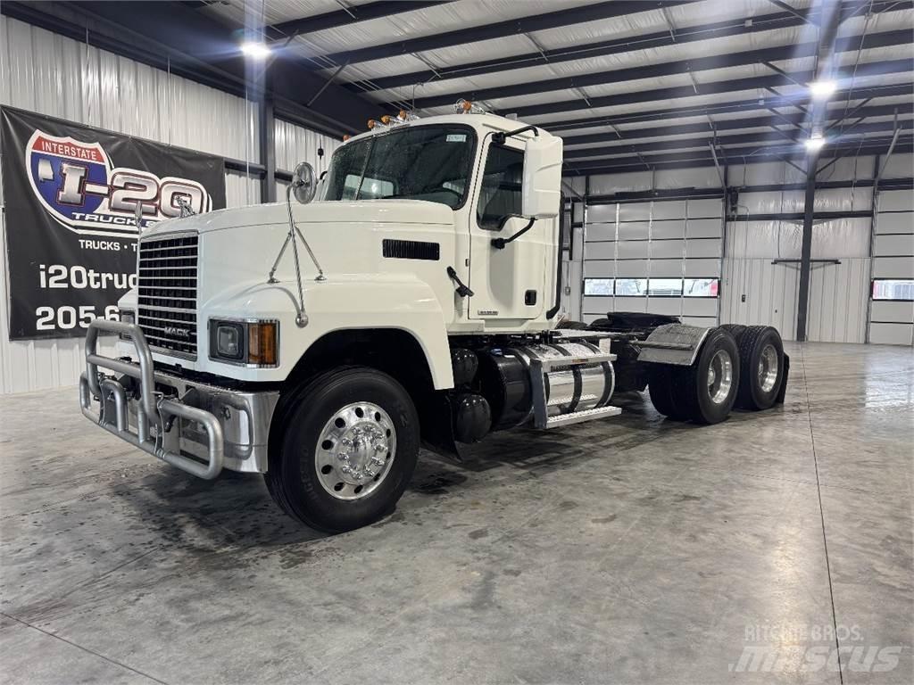 Mack Pinnacle 64T Влекачи