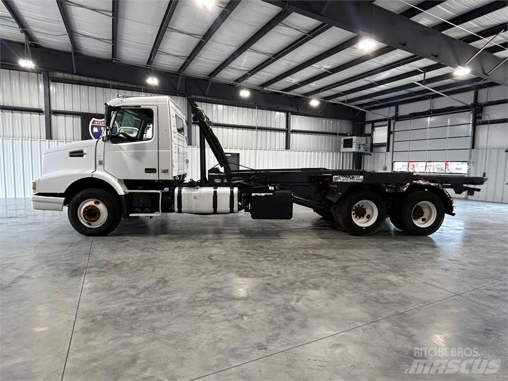 Volvo VHD Автофургони