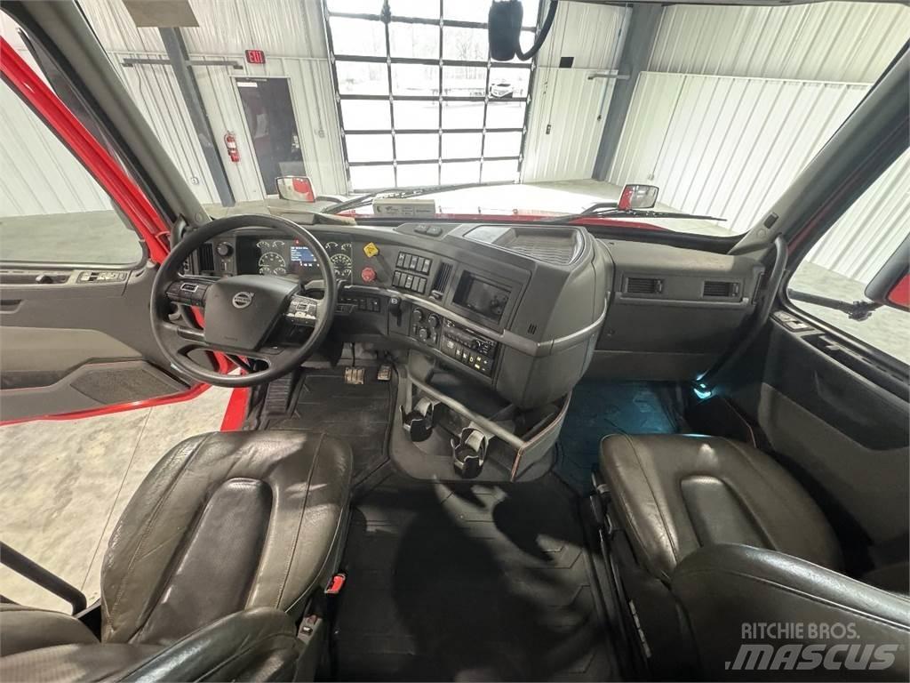 Volvo VNL64T740 Влекачи
