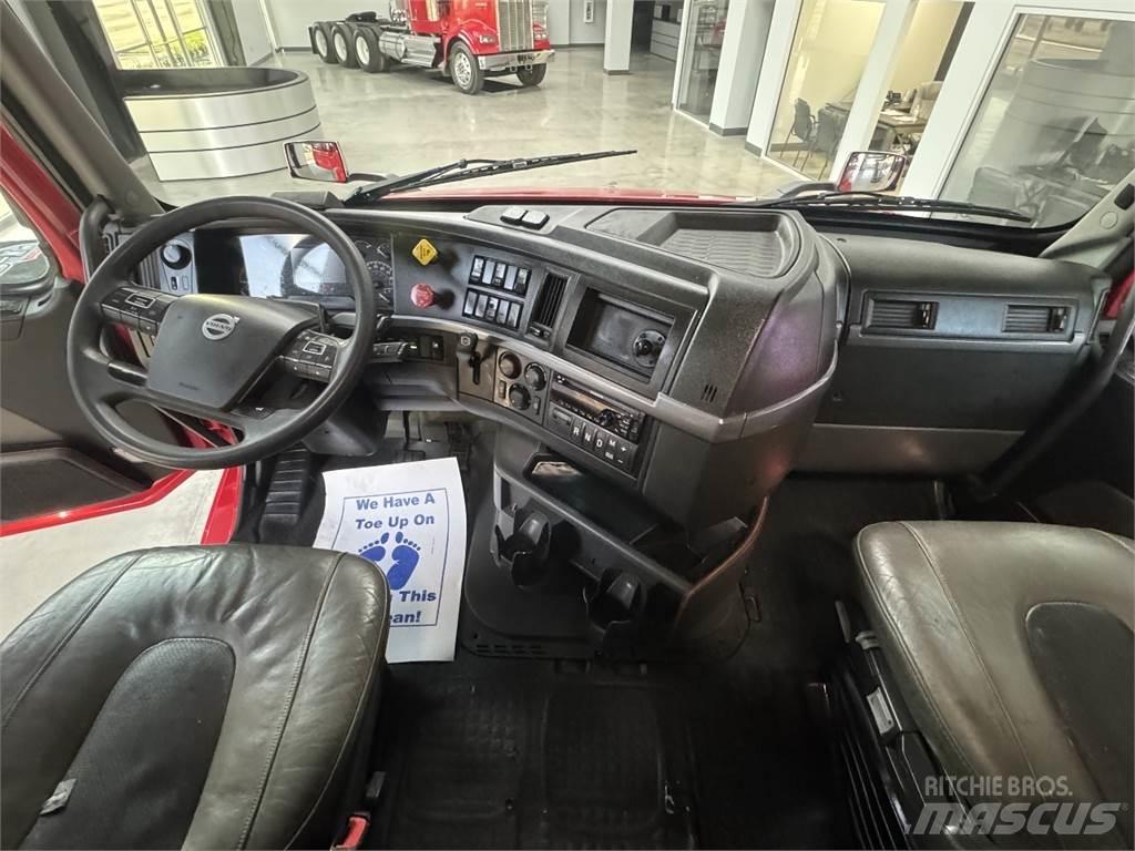 Volvo VNL64T740 Влекачи