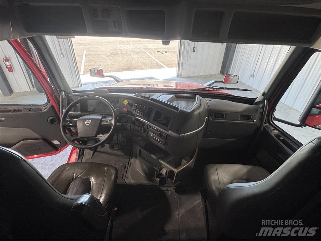 Volvo VNL64T740 Влекачи