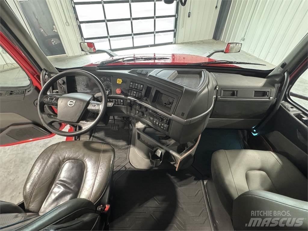 Volvo VNL64T740 Влекачи