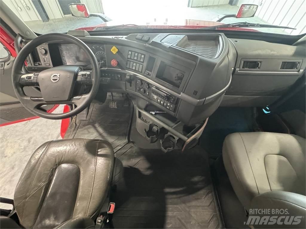 Volvo VNL740 Влекачи