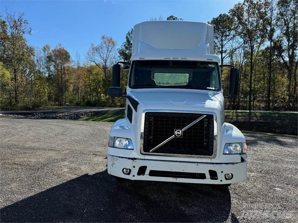 Volvo VNM64T200 Влекачи