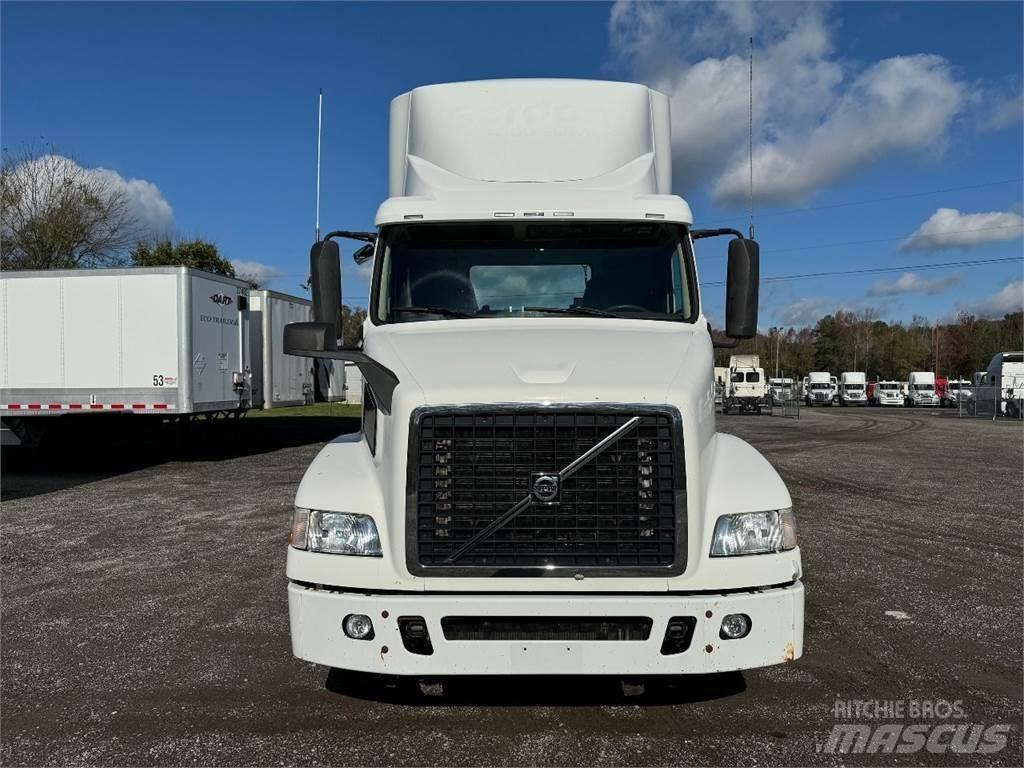Volvo VNM64T200 Влекачи