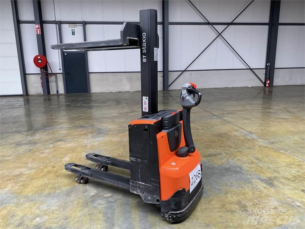 Toyota BT SWE080L Самоходни товарачи