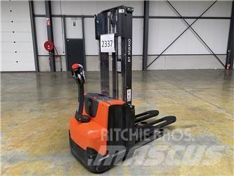 Toyota BT SWE100 Самоходни товарачи