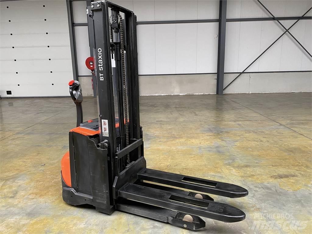 Toyota BT SWE100 Самоходни товарачи