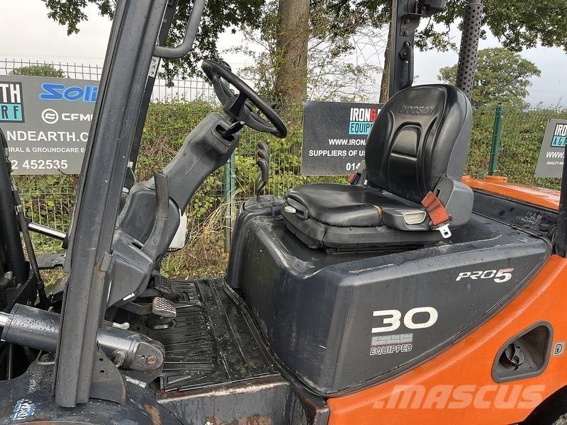Doosan D30S-5 Вилични кари-повдигачи - други