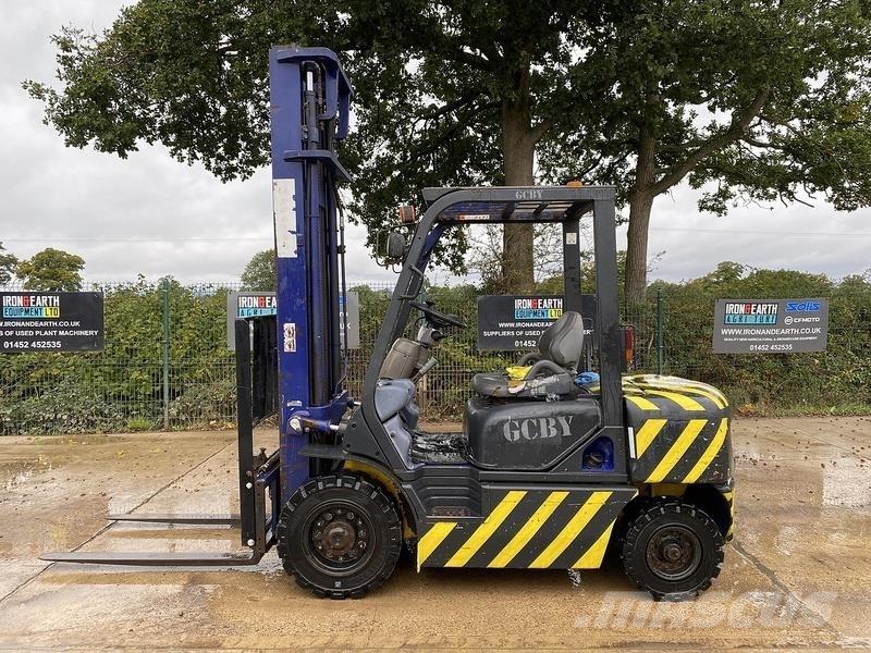 Komatsu FD25T-12 Вилични кари-повдигачи - други