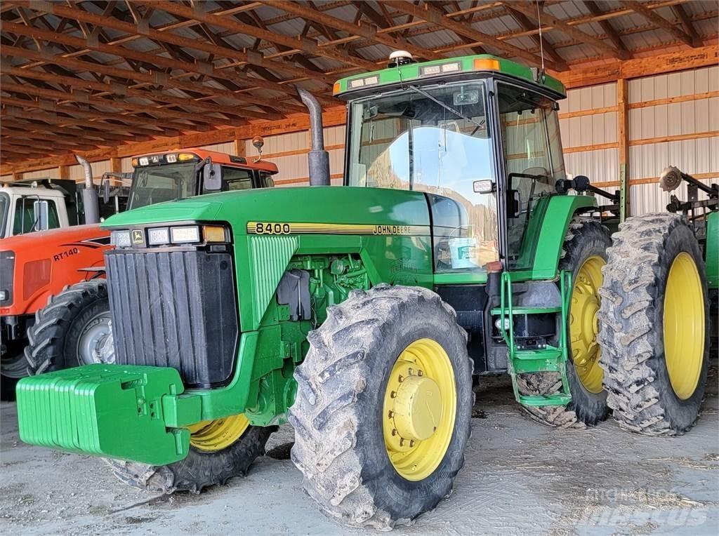 John Deere 8400 Трактори