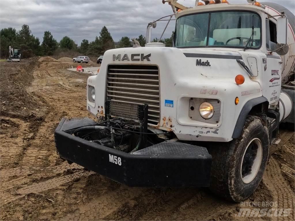 Mack DM690S Други компоненти
