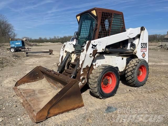 Bobcat S220 Мини товарачи
