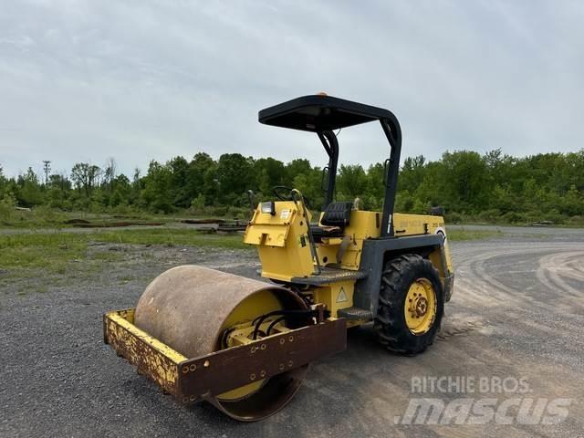 Bomag BW142D Еднобарабанни ролки
