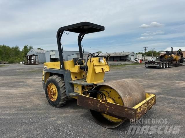 Bomag BW142D Еднобарабанни ролки
