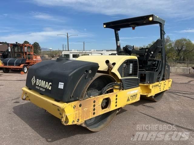 Bomag BW266AD Пневматични гумени  ролки

