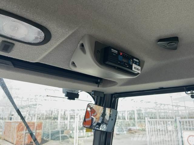 CASE 570SV Товарач със заден ексватор