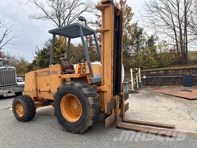 CASE 586E Камиони за херавни местности