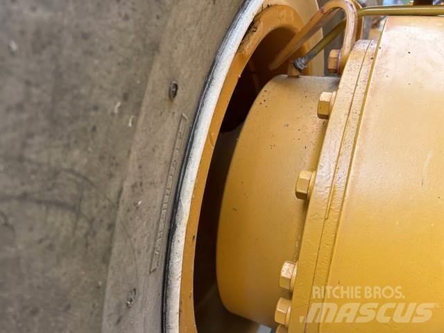 CAT 16H Грейдери