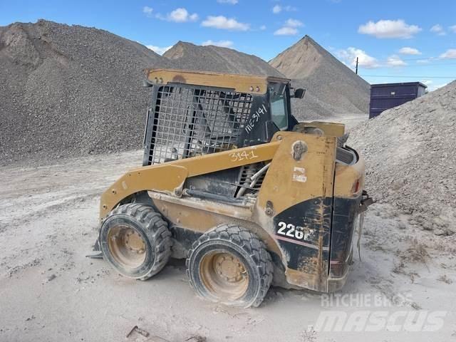 CAT 226B Мини товарачи
