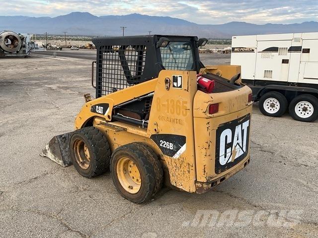 CAT 226B Мини товарачи
