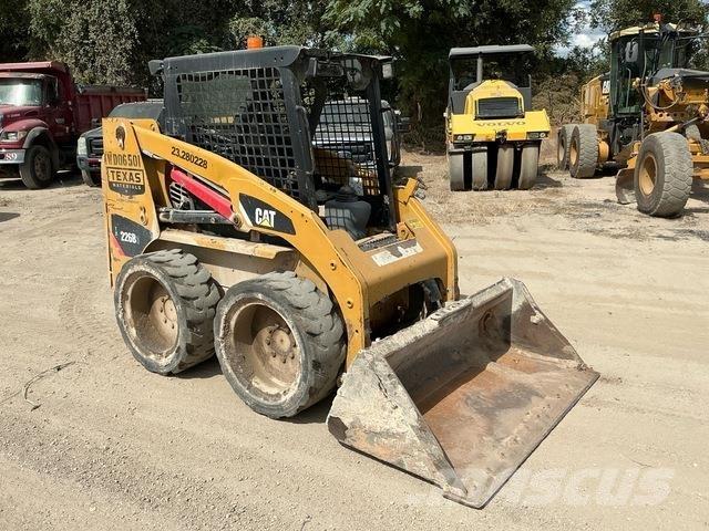 CAT 226B3 Мини товарачи
