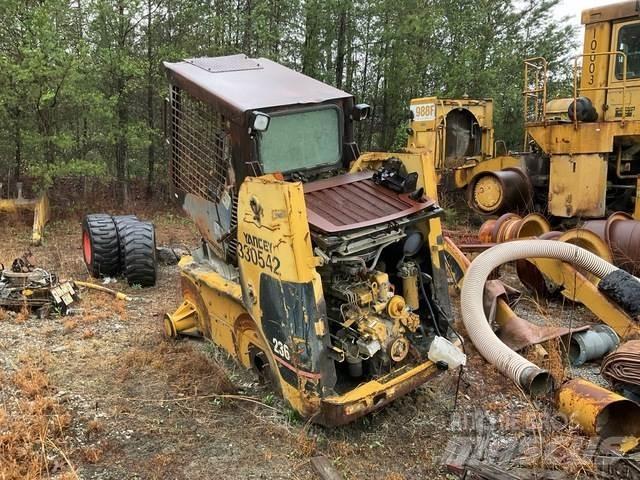 CAT 236 Мини товарачи
