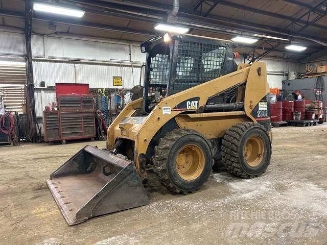 CAT 236B Мини товарачи
