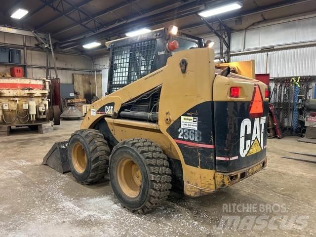 CAT 236B Мини товарачи
