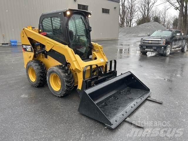 CAT 236D Мини товарачи
