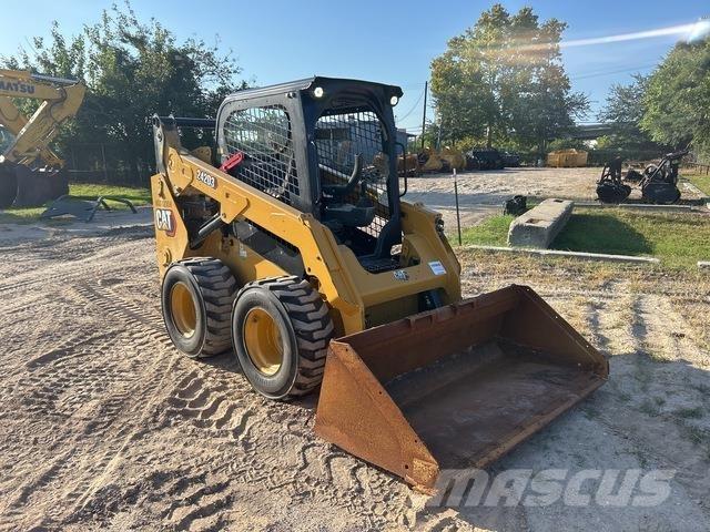 CAT 242D3 Мини товарачи
