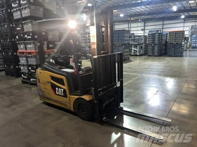 CAT 2ET3000 Електрически вилични кари-повдигачи