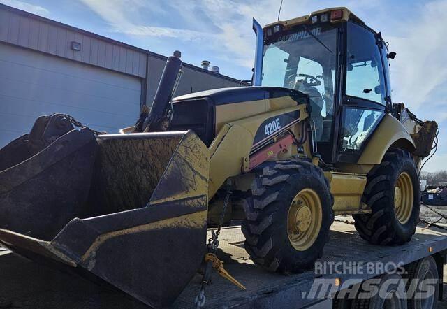 CAT 420E Товарач със заден ексватор