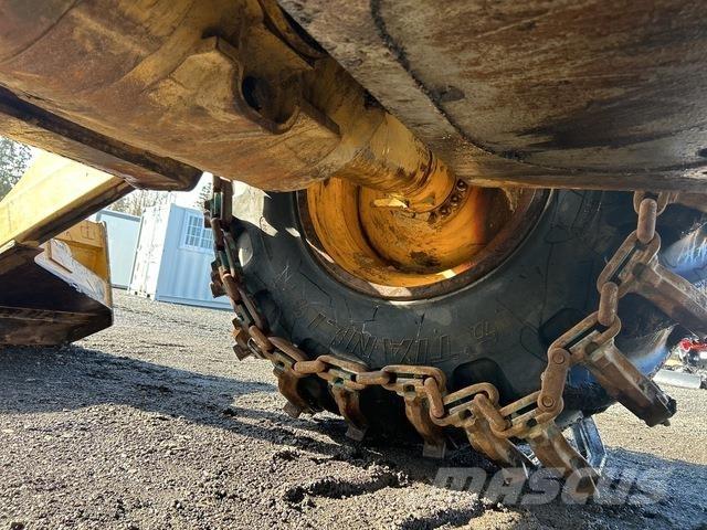 CAT 525C Скидери
