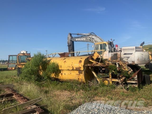 CAT 613C Цистерни за вода
