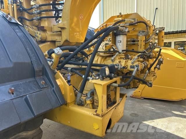 CAT 623k Скрепери
