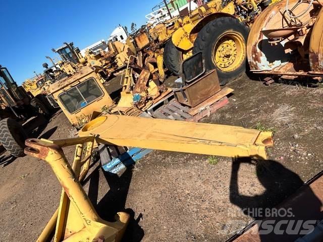 CAT 657E Транспорт - Други