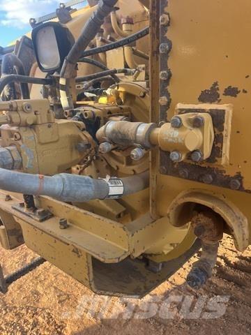 CAT 657G Скрепери
