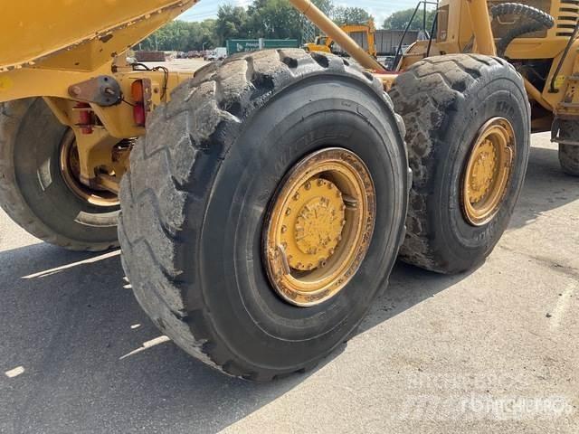 CAT 725 Дъмпери/моторни превозни средства