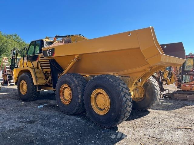 CAT 725 Дъмпери/моторни превозни средства