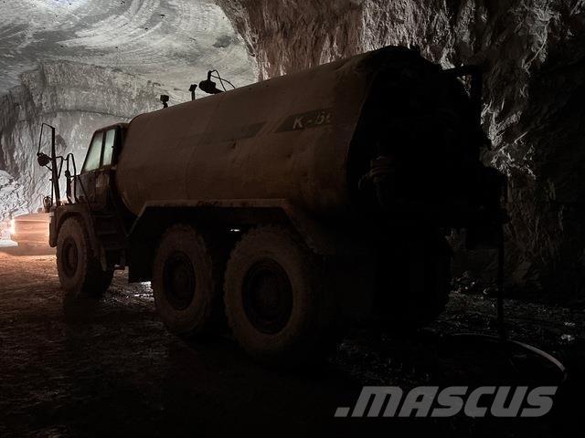 CAT 725 Цистерни за вода
