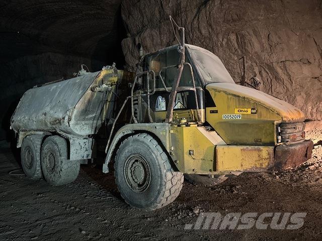 CAT 725 Цистерни за вода
