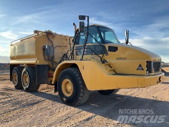 CAT 735 Цистерни за вода
