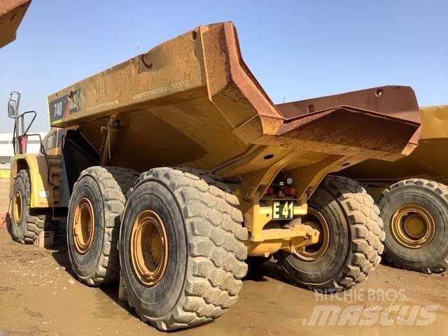 CAT 740 Дъмпери/моторни превозни средства