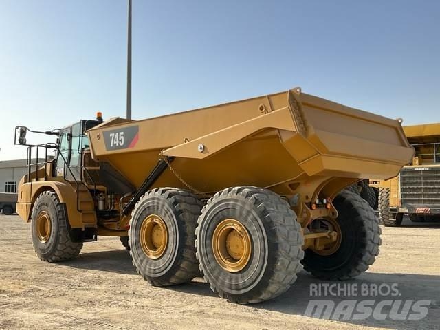 CAT 745 Дъмпери/моторни превозни средства