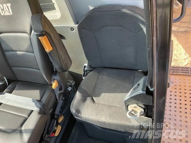 CAT 745 Дъмпери/моторни превозни средства