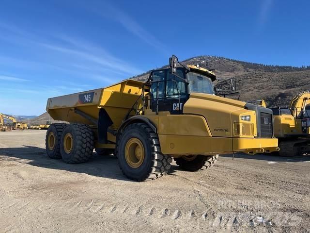 CAT 745 Дъмпери/моторни превозни средства