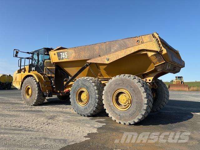 CAT 745 Дъмпери/моторни превозни средства