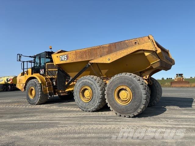 CAT 745 Дъмпери/моторни превозни средства